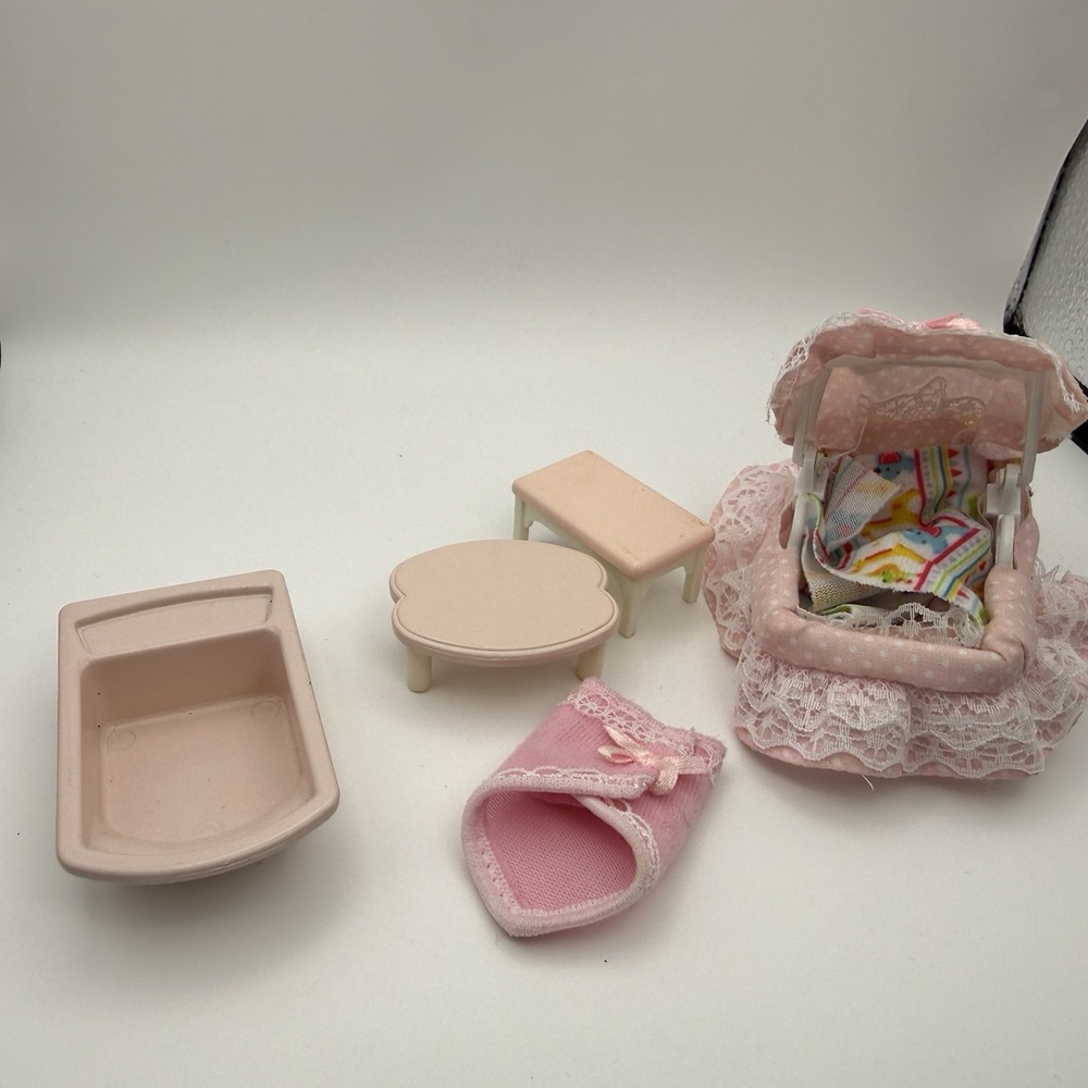 Calico Critters Epoch Nursery Furniture Lot Baby Bassinet Bathtub Pink Table